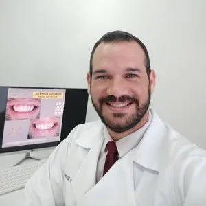 Dr. Felipe Moreira
